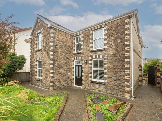 House for sale in Faerdre, Clydach