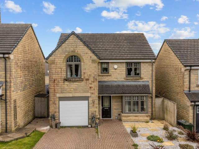 House for sale in Queensbury, West Yorkshire