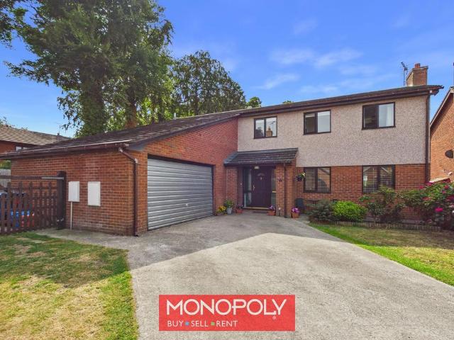 House for sale in Ruthin, Wales