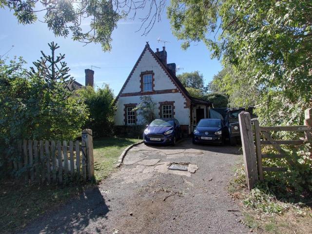 House for sale in Aston Clinton, Buckinghamshire