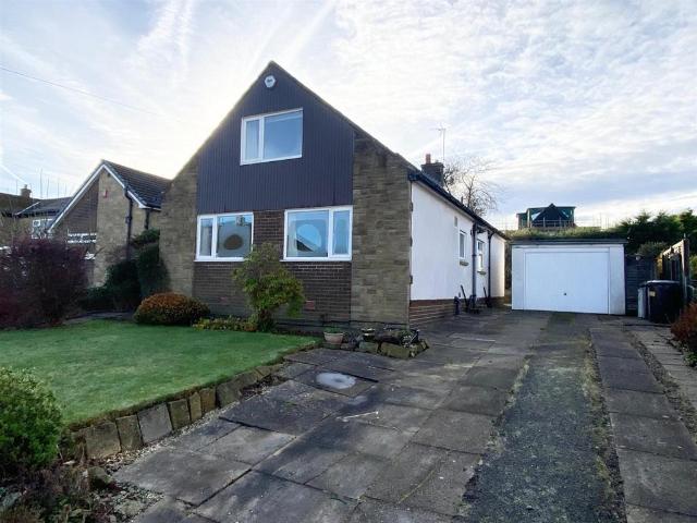 House for sale in Almondbury, West Yorkshire