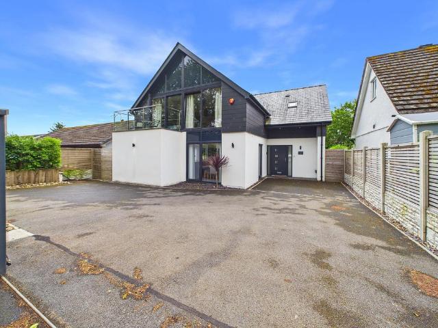 House for sale in Saundersfoot, Wales