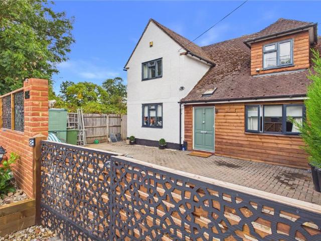 House for sale in Upper Woolhampton, West Berkshire