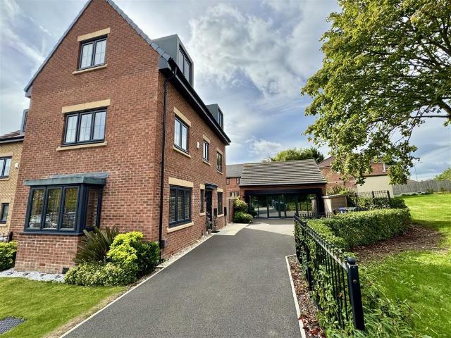 House for sale in Royston, South Yorkshire