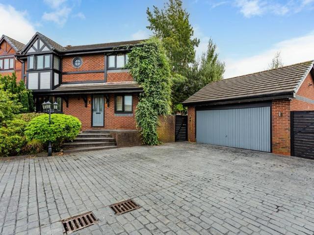 House for sale in New Hall Farm, Wigan