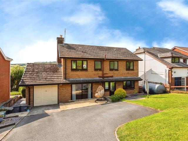 House for sale in Llangyndeyrn, Meinciau