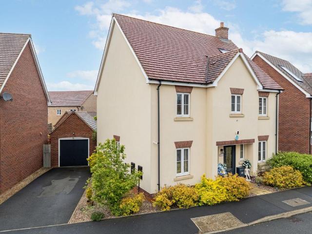 House for sale in Desborough