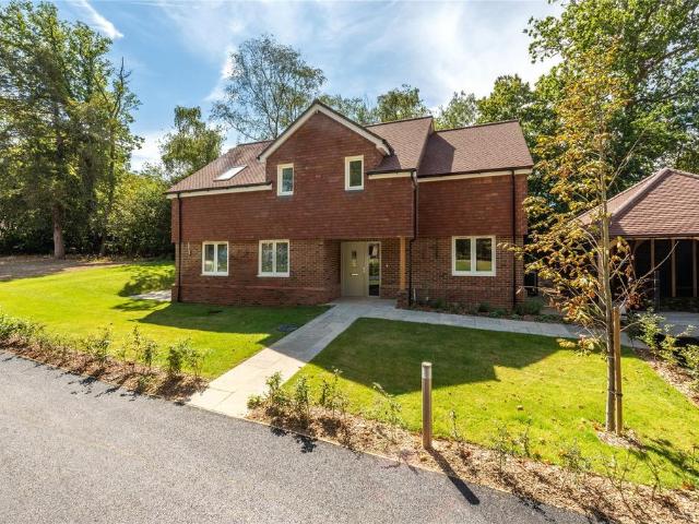 House for sale in Box Hill Village, Pachesham Park