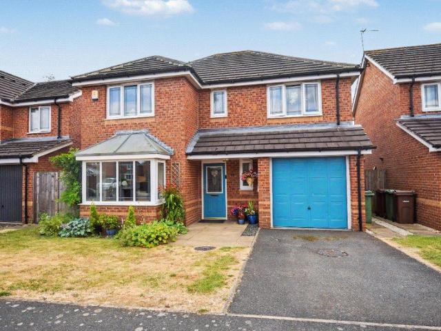 House for sale in Featherstone, Streethouse