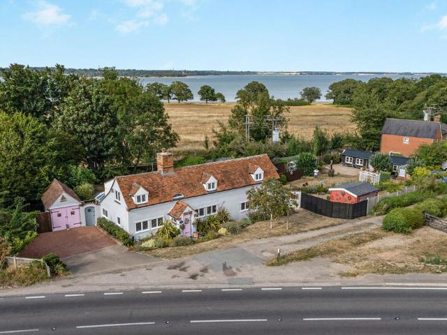 House for sale in Dale Hill, Essex