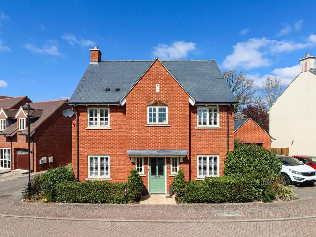 House for sale in Holywell, Studham