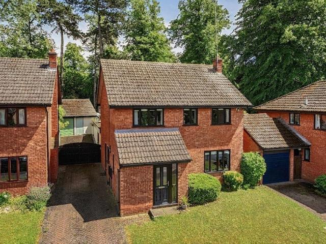 House for sale in Northampton, Northamptonshire