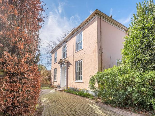 House for sale in Westfield View, East Bank
