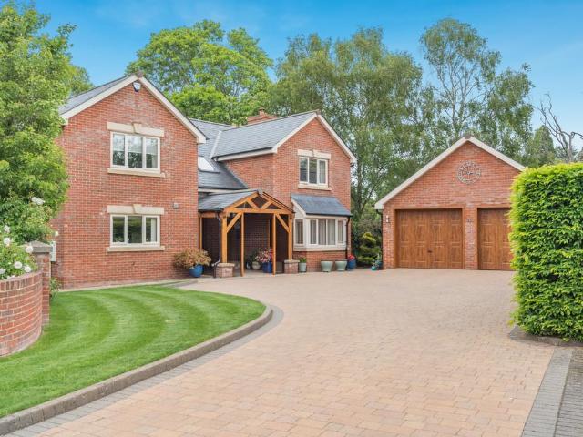 House for sale in Weston Under Penyard