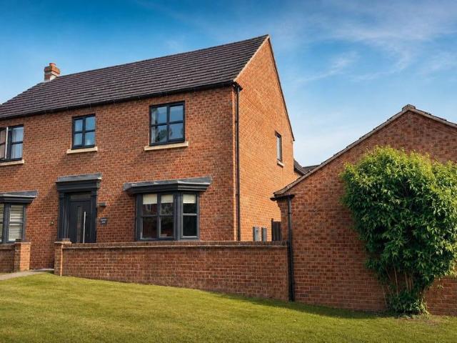 House for sale in Ermine West, Brayford