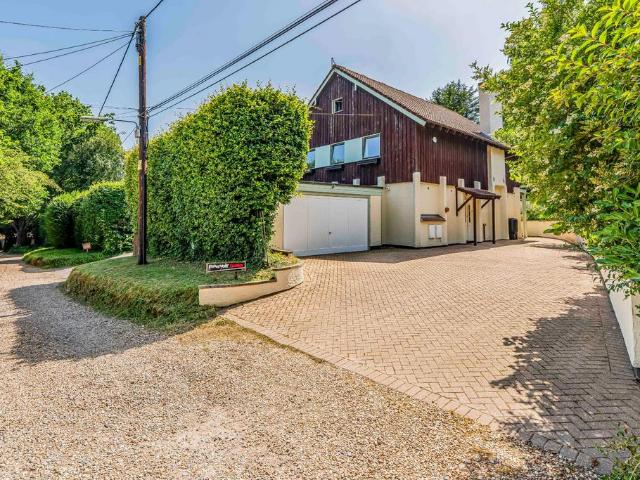 House for sale in Hedge End, Helford