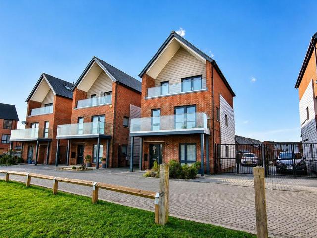 House for sale in Westfield, Woking