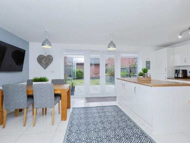 House for sale in Whetstone, Pinfold