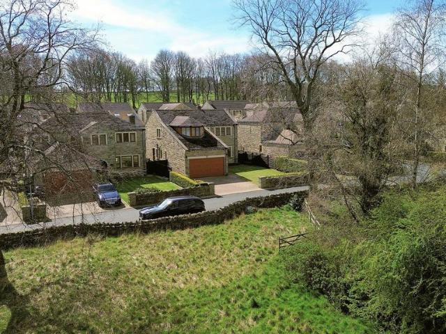 House for sale in Farnley Tyas, West Yorkshire