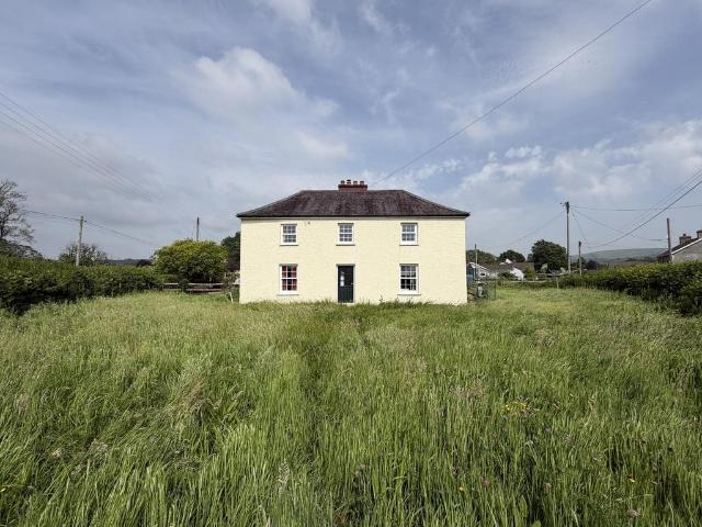House for sale in Llangadog