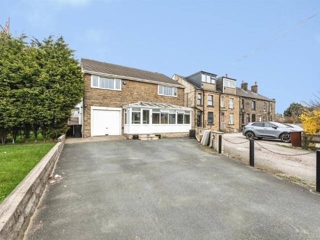 House for sale in Gildersome, West Yorkshire