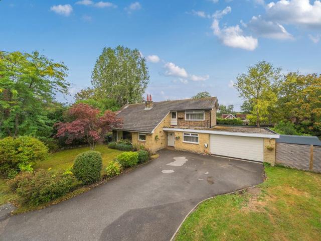 House for sale in Alfold Crossways, Waverley