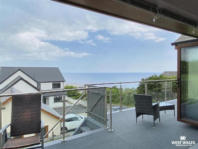 House for sale in Pendine, Wales
