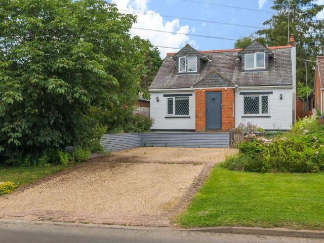 House for sale in Heol-las, Surrey