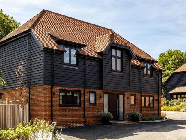 House for sale in Woodmansterne, Red Hill