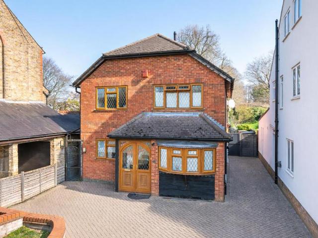 House for sale in Batchworth, Hertfordshire