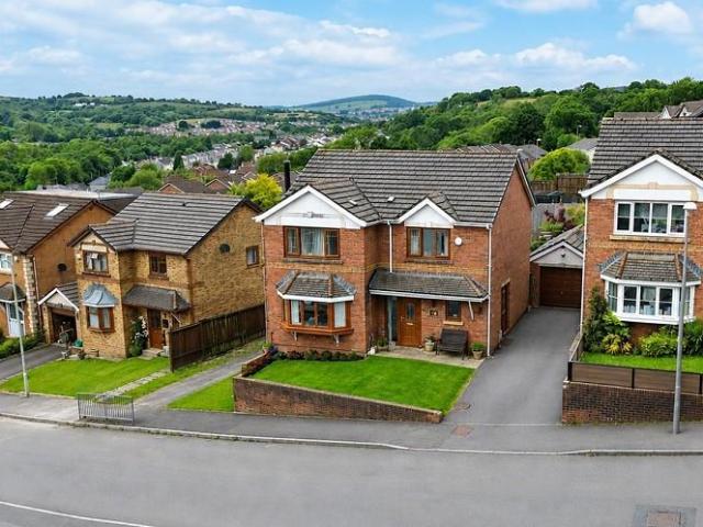 House for sale in Tonyrefail, Coedely