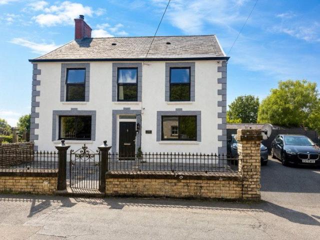 House for sale in Pontarddulais, Wales