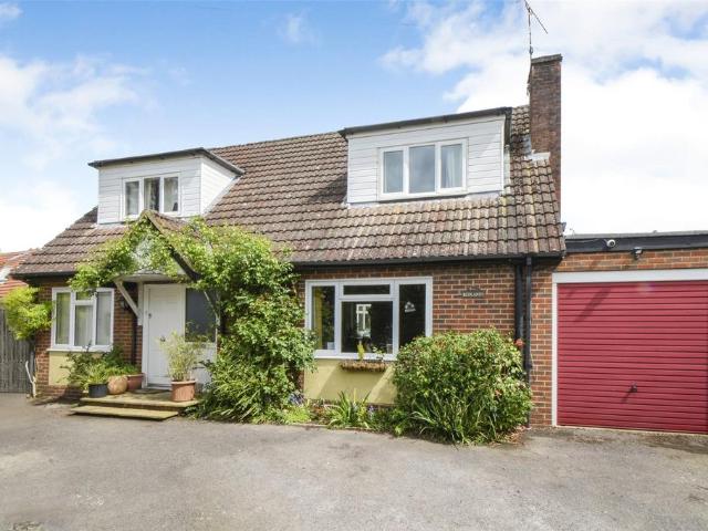 House for sale in Hook, Hart