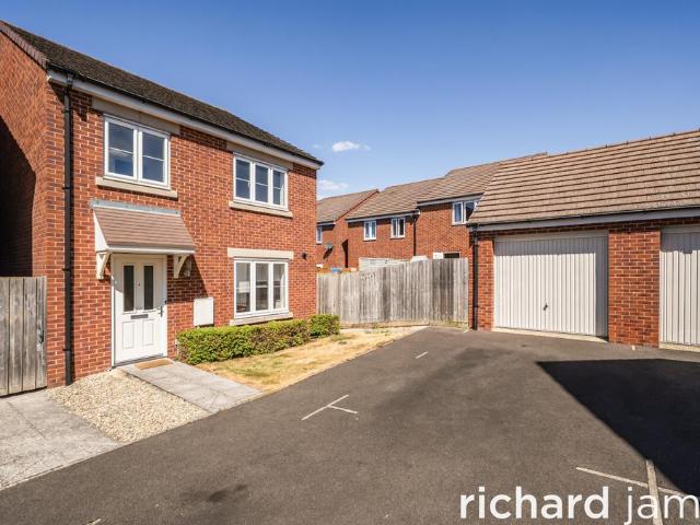 House for sale in Ridgeway Farm, Purton