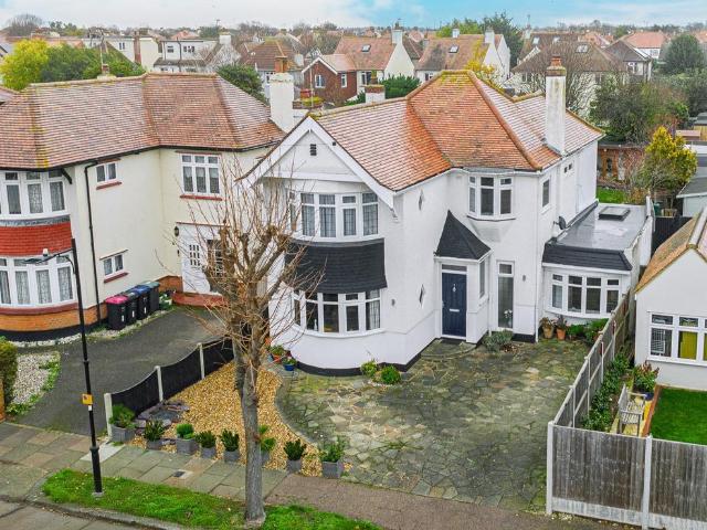 House for sale in North Shoebury, Alton Barnes