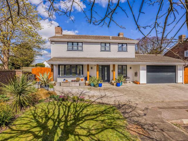 House for sale in Littlecote, West Sussex