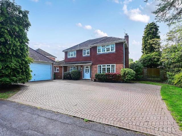 House for sale in Frogmore, Hart