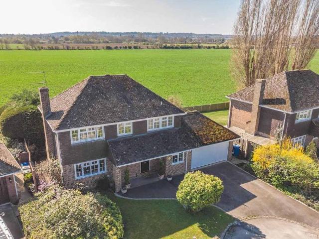House for sale in Datchet, Southlea