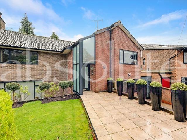 House for sale in Golders Green, Greater London