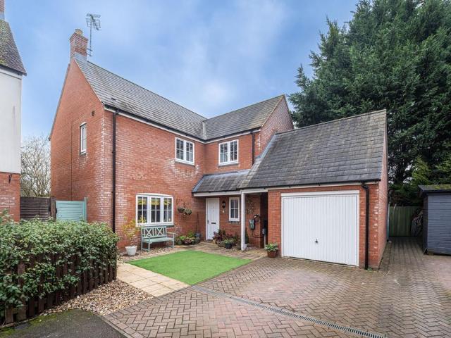 House for sale in Cosgrove