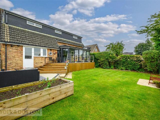 House for sale in Shelley, Shepley
