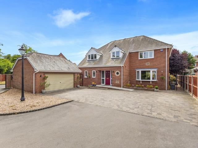 House for sale in Knottingley, West Yorkshire