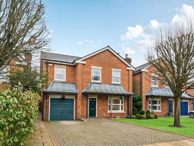 House for sale in Hillview, Surrey