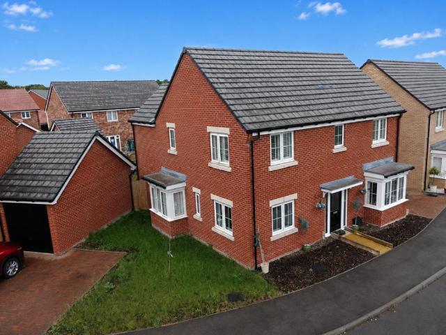 House for sale in Houghton Regis, Bedfordshire