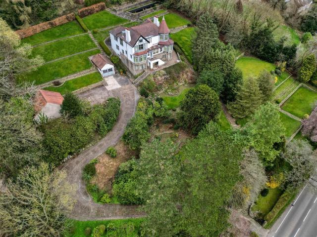 House for sale in Froggatt, East Midlands