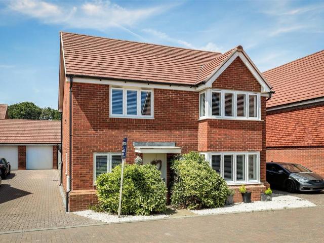 House for sale in Perryfields, West Sussex