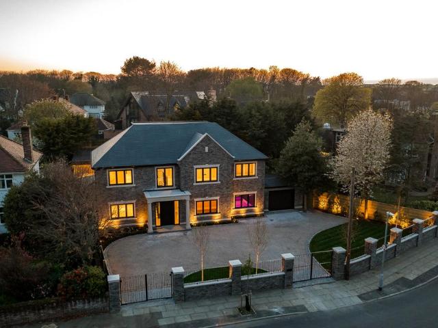 House for sale in Blundellsands, Blundellsands