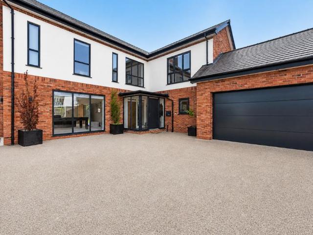 House for sale in Roby Mill, Lancashire