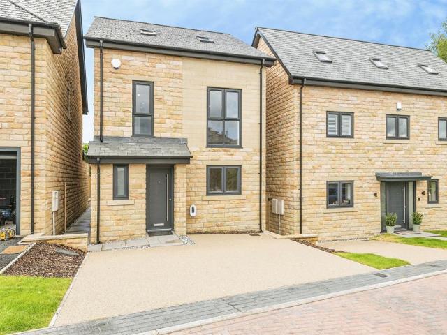 House for sale in Wooldale, West Yorkshire