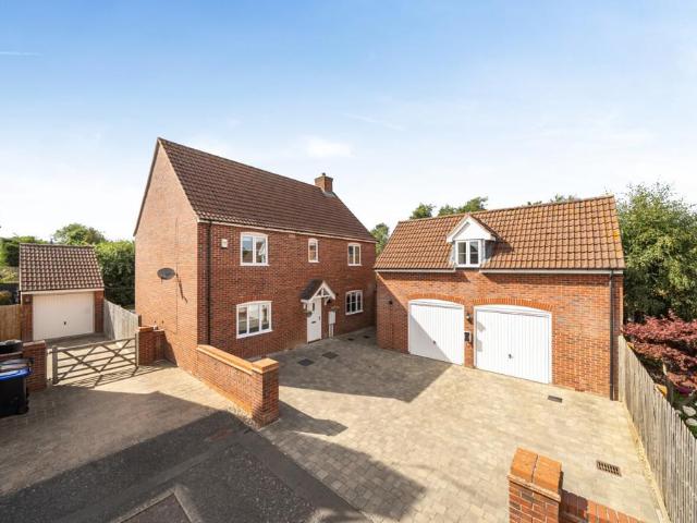 House for sale in Collingtree